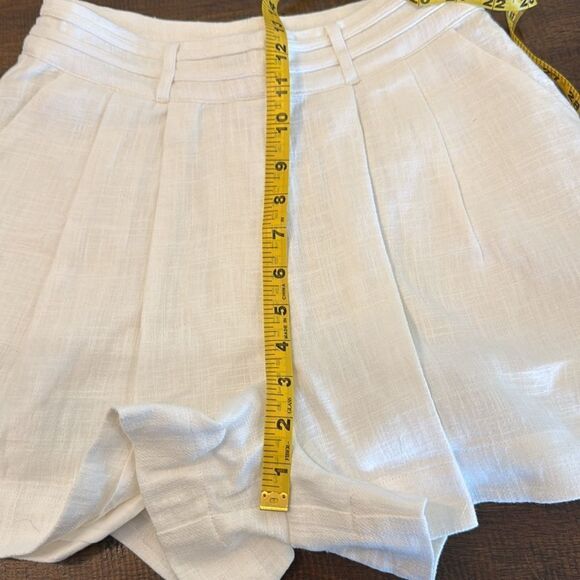 DU PARADIS Linen Shorts - Picture 7 of 9
